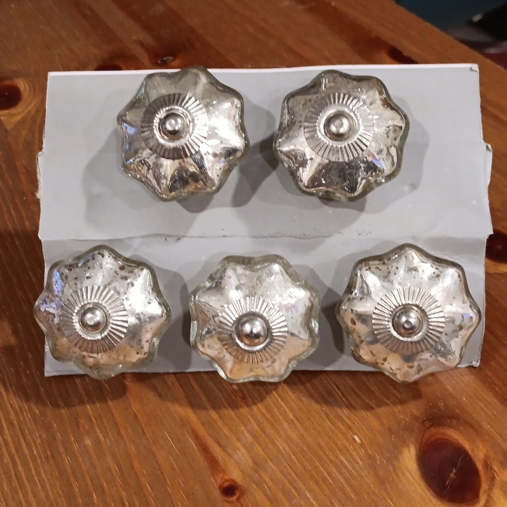 Richelieu Round Eclectic Glass Knobs in Antique Mirror NWOT set of 5